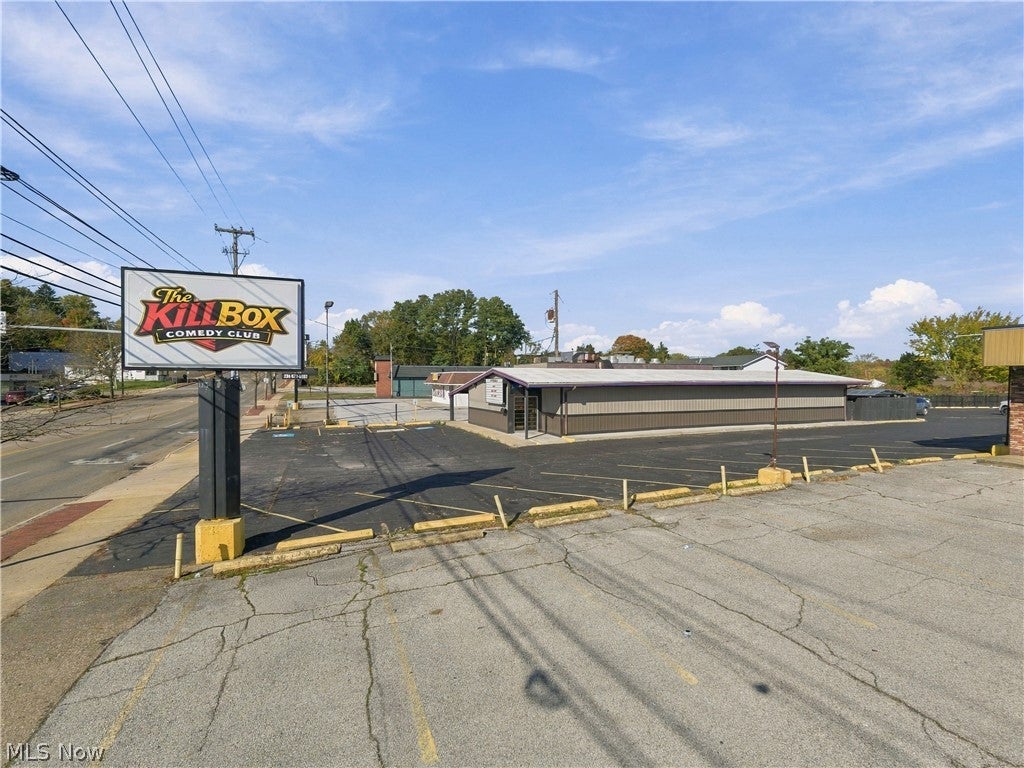 1305 E Tallmadge Avenue