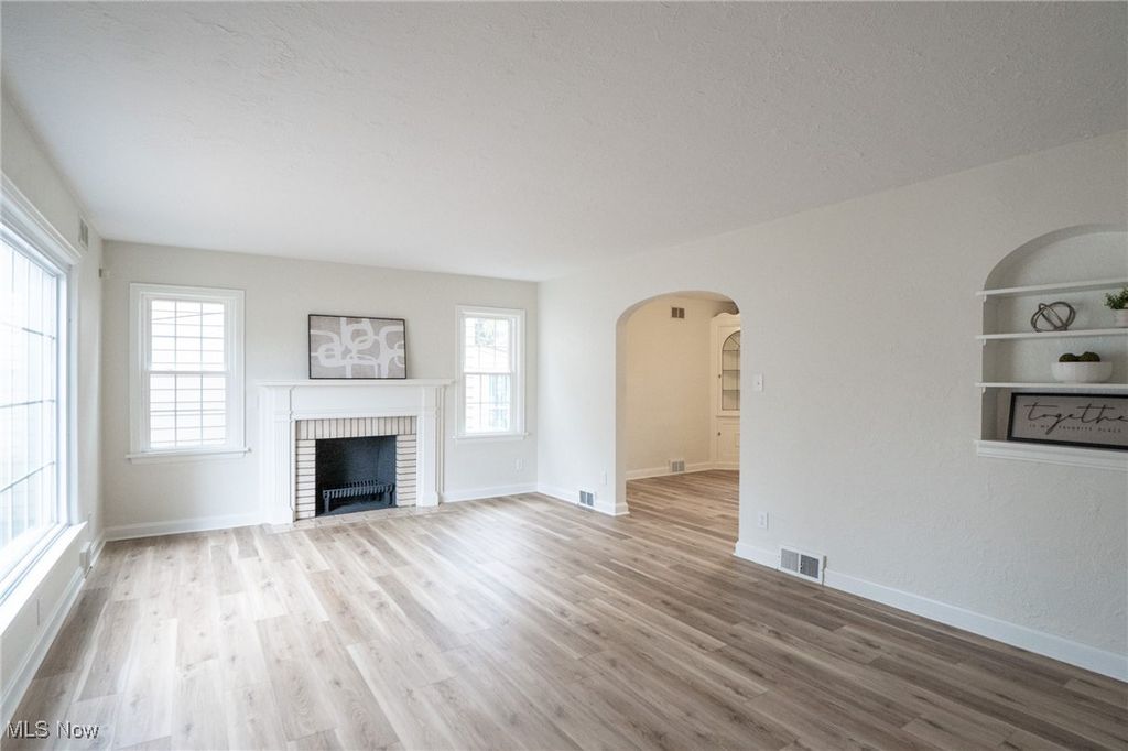 Photo of 452 W Midlothian Boulevard, Youngstown, OH 44511 (MLS # 5176793)