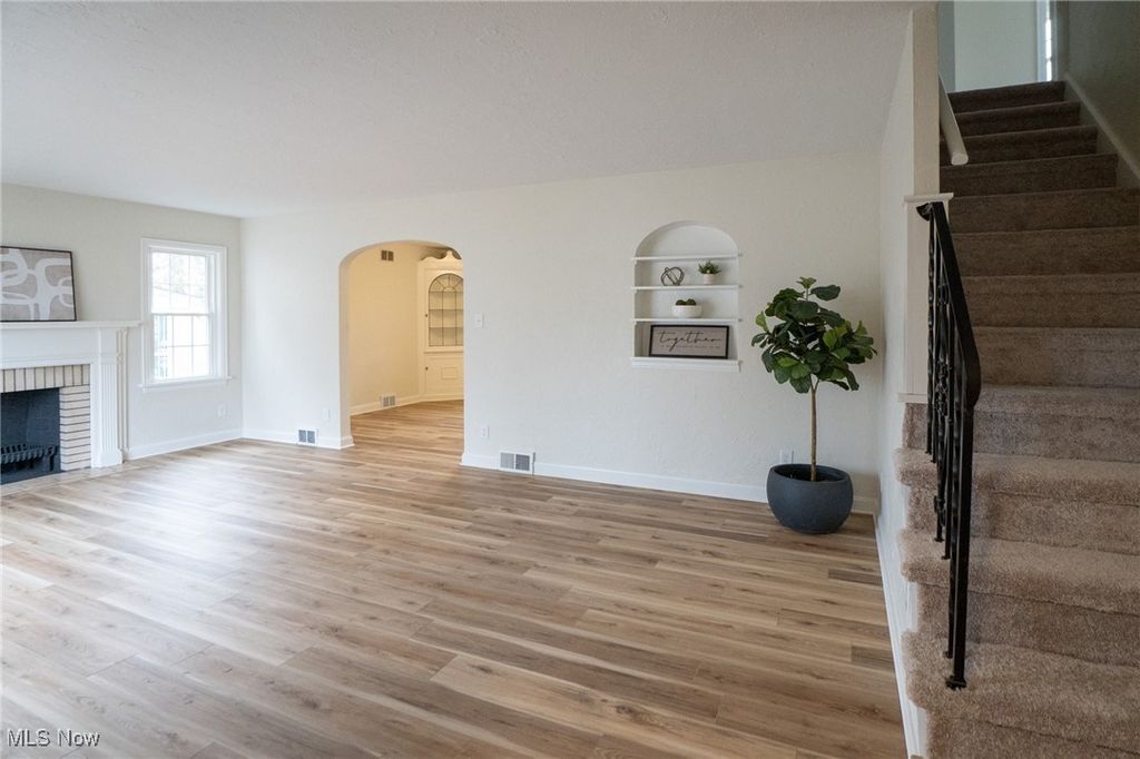 Photo of 452 W Midlothian Boulevard, Youngstown, OH 44511 (MLS # 5176793)