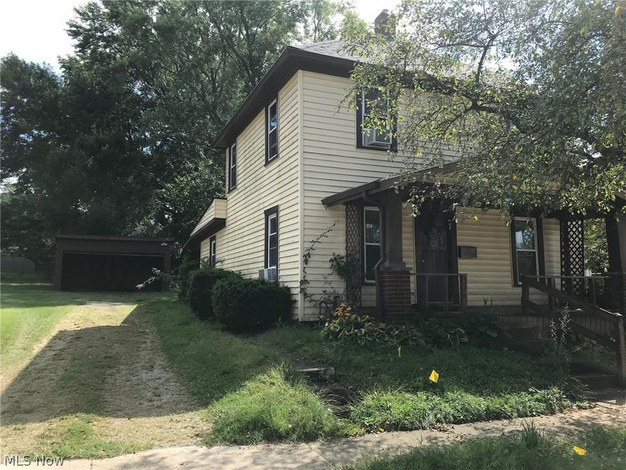 Great fixer upper!  Nice sized backyard with storage shed.  Cute little back porch and front porch for relaxing.  New roof in 2017.  Come check it out!