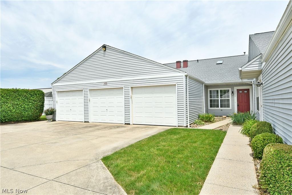 Photo of 3406 Ivy Hill Circle #B, Cortland, OH 44410 (MLS # 5191762)