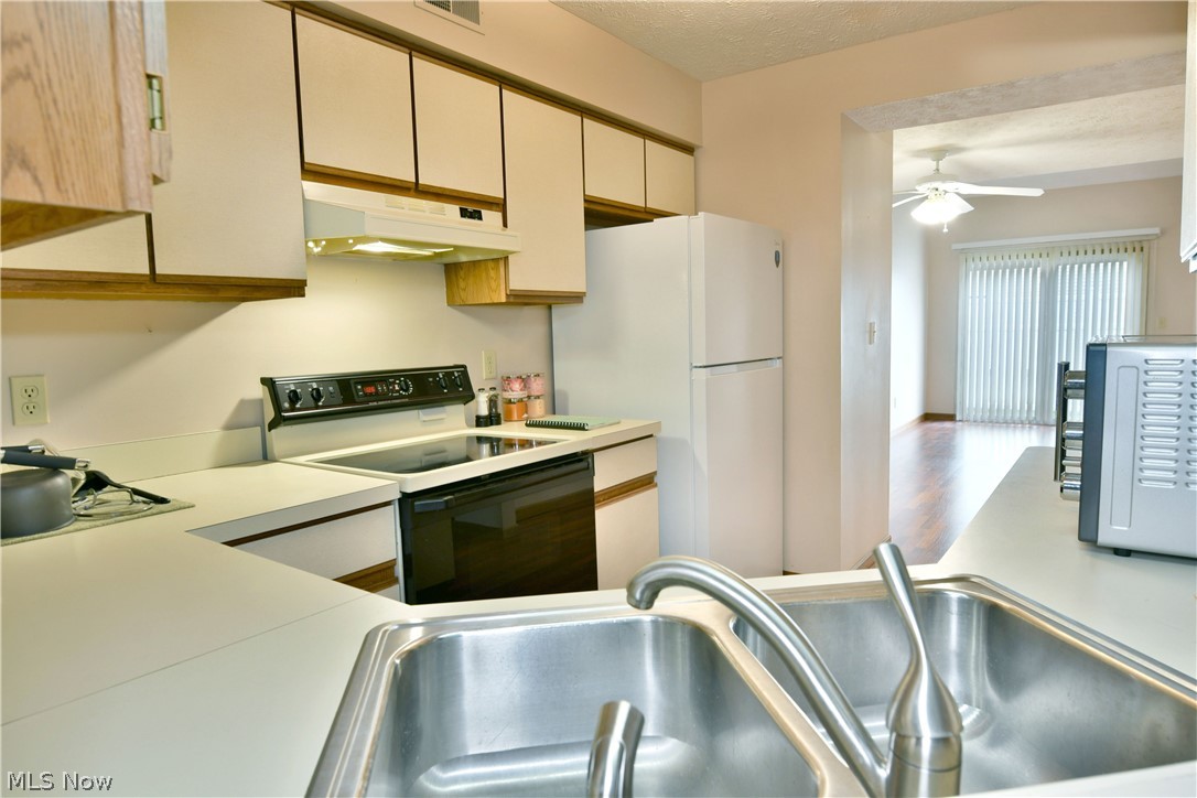 Lake Pointe Condo - Residential