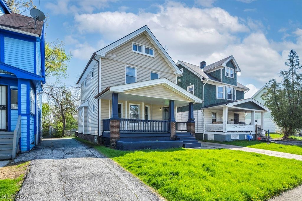 Photo of 13500 Eaglesmere Avenue, Cleveland, OH 44110 (MLS # 5203367)