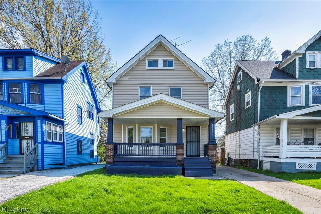 Photo of 13500 Eaglesmere Avenue, Cleveland, OH 44110 (MLS # 5203367)