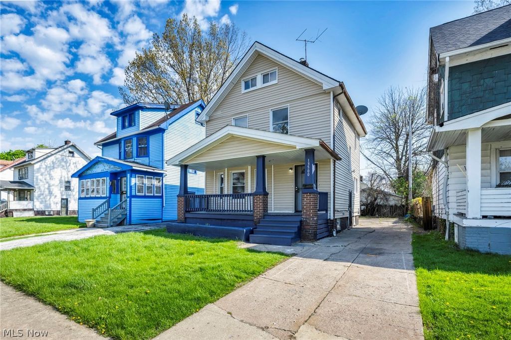 Photo of 13500 Eaglesmere Avenue, Cleveland, OH 44110 (MLS # 5203367)