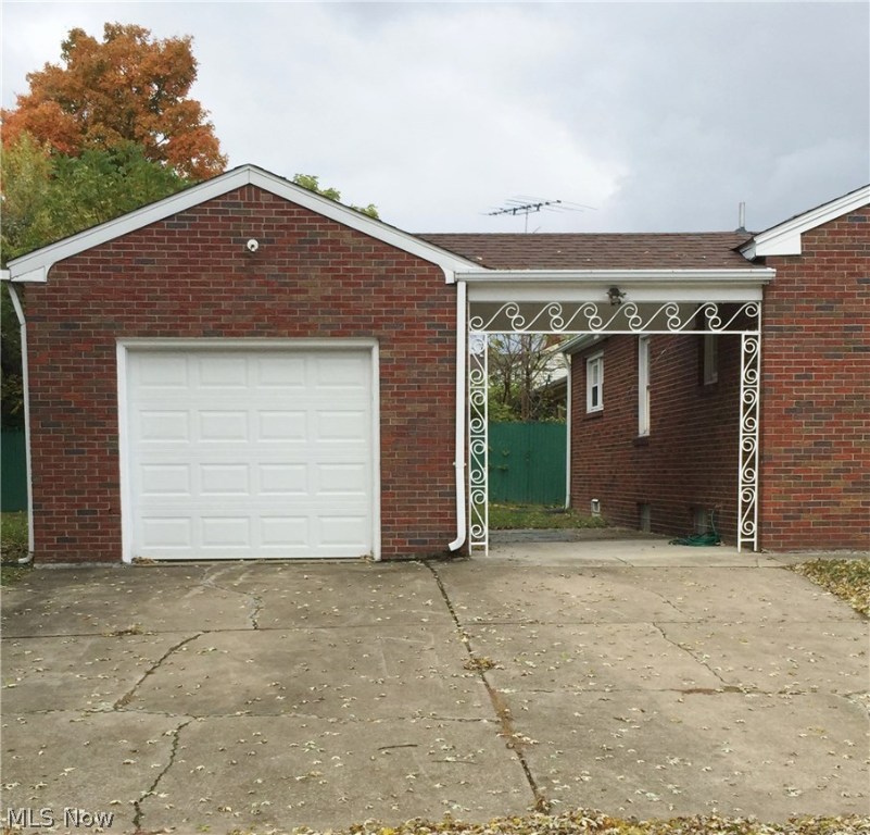 Hubbard Manor 03 - Residential