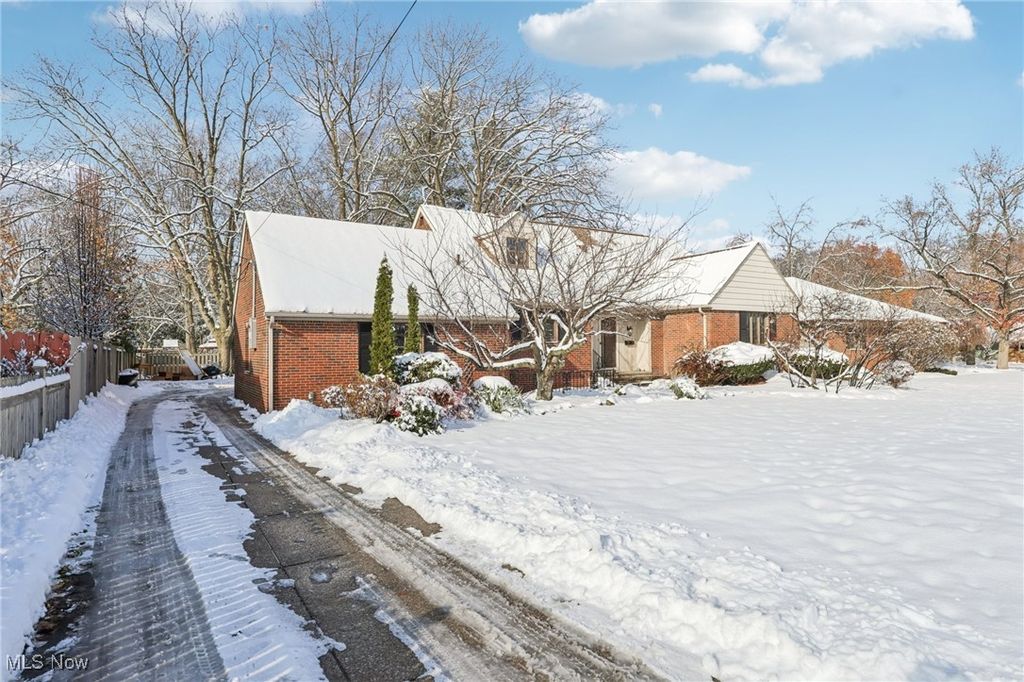 Photo of 3406 Rocky River Drive, Cleveland, OH 44111 (MLS # 5174961)
