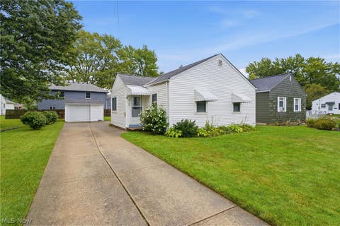 Homes For Sale - 5733 Porter Road<br/> North Olmsted, OH 44070