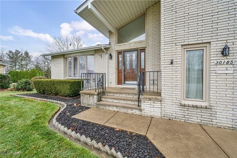 Tiny photo for 30185 Overlook Drive, Wickliffe, OH 44092 (MLS # 5178635)