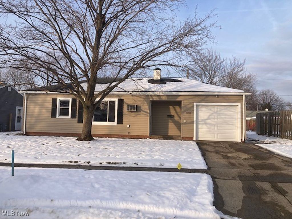 Photo of 10110 Lynden Oval, Parma Heights, OH 44130 (MLS # 5184442)