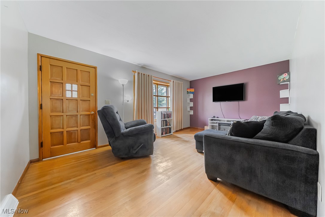 1232 Hollyview Drive, Vermilion, Ohio image 4