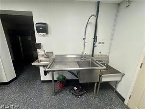 City/Canton - Commercial Sale