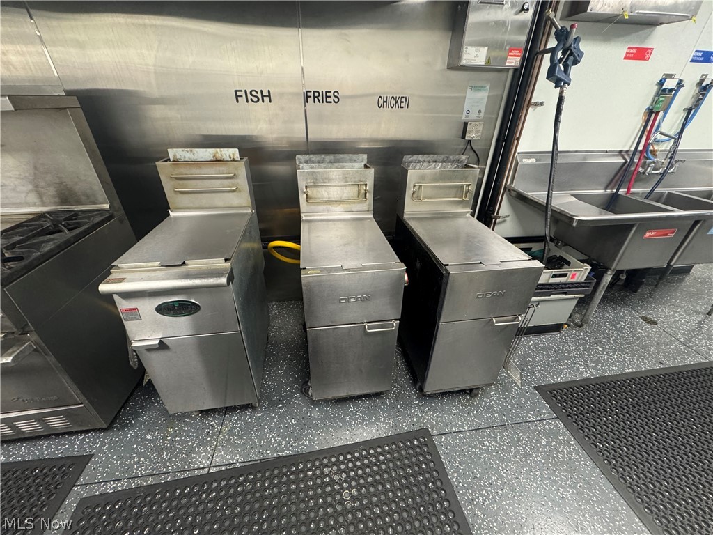City/Canton - Commercial Sale