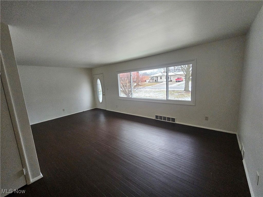 Photo of 3030 Green Acres Drive, Youngstown, OH 44505 (MLS # 5176865)