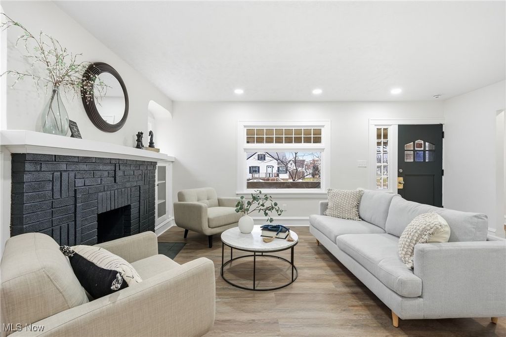 Photo of 7911 Snow Road, Parma, OH 44129 (MLS # 5182063)