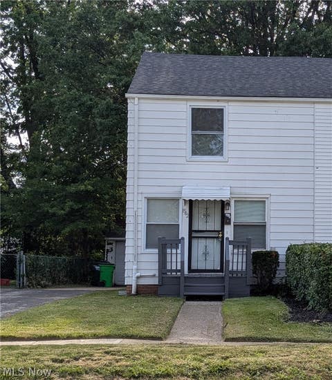 Townhouse For Sale - 1542 E 256th Street<br/> Cuyahoga County, Euclid, OH 44132