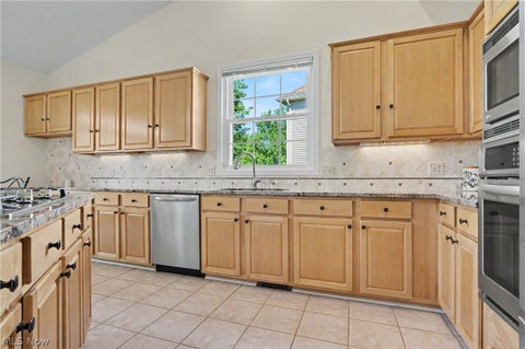 Tiny photo for 975 W Parkway Boulevard, Aurora, OH 44202 (MLS # 5217906)