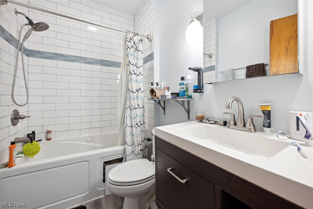 Lakewood Realty Companys Lake - Residential Income