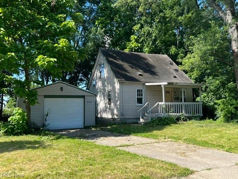 Homes For Sale - 950 Silvercrest Avenue<br/> Akron, OH 44314