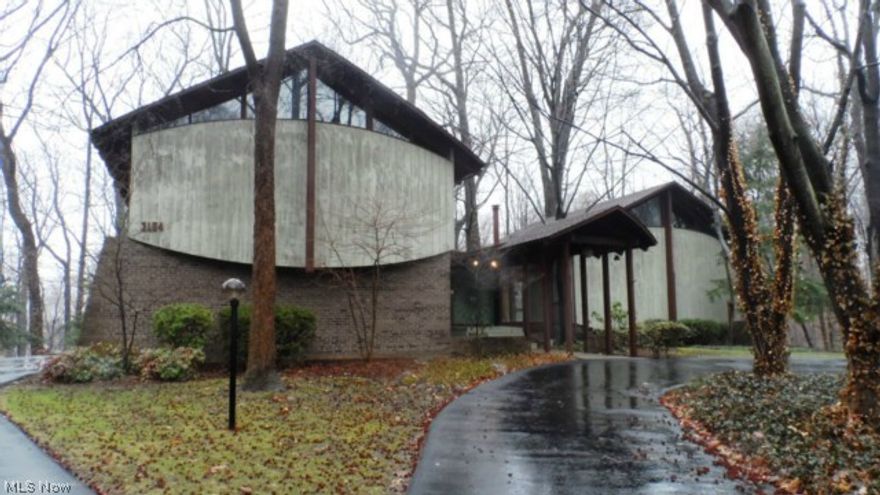 UNIQUE CONTEMPORARY 4 BEDROOM HOME WITH VIEW OF CRYSTAL LAKE FROM THE SPRAWLING DECK OR STONE PATIO FROM THE WALK OUT BASEMENT. ENJOY THE VIEWS FROM THE VAULTED GREAT ROOM WITH WET BAR AND FIREPLACE. OPEN FLOOR PLAN GIVES YOU EASE OF FLOWING THRU HOME.  KITCHEN WITH EAT-IN AREA, BUILT IN DBL OVEN, JENN AIR BUILT IN GRILL TOP AND MORE.  SPACIOUS LIVING AREA WITH ACCESS TO DECK AND SCREENED DECK AREA.  WALK OUT FAMILY ROOM IN LOWER LEVEL HAS FIREPLACE, WET BAR AND 1/2 BATH.  OFFICE ON 1ST FLOOR AND FULL BATH COULD ALLOW FOR 1ST FLOOR LIVING.  CIRCULAR DRIVEWAY, HOME WARRANTY INCLUDED! CLOSE TO SHOPPING, HIGHWAY AND ENTERTAINMENT.   DON'T MISS SEEING THIS HOME TODAY BEFORE IT IS GONE. HOA FEE INCLUDES LAKE PRIVILEGES.