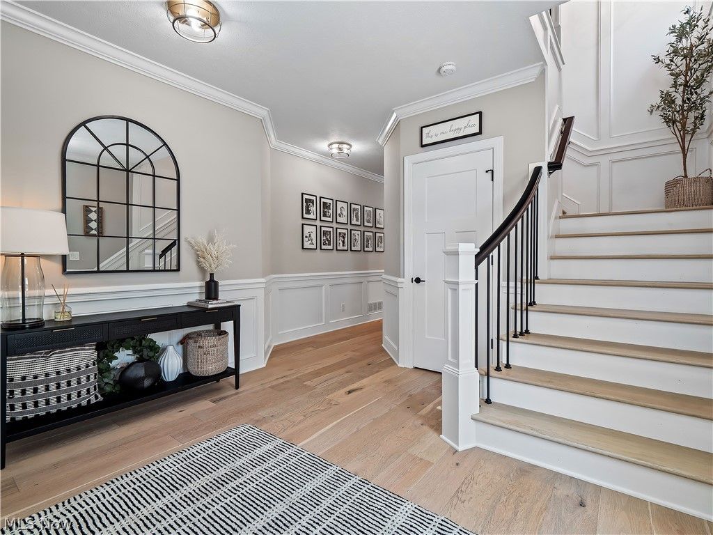 Photo of 519 Kenilworth Road, Bay Village, OH 44140 (MLS # 5212009)