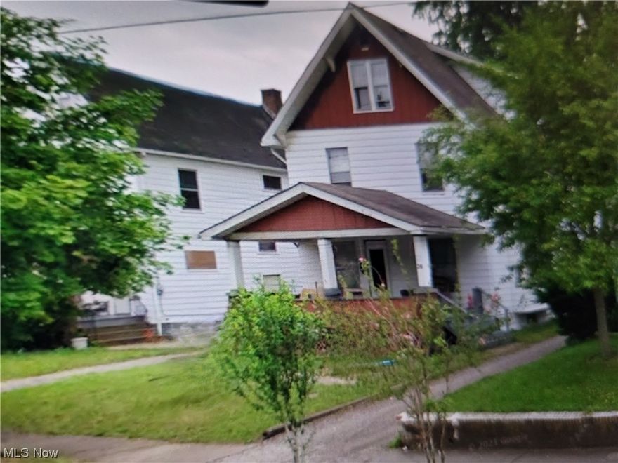 Neat 2 story 3 bedrooms, 2 bathroom house with nice floor plan, fresh interior paint. Tenant to pay all utilities and maintain yard. Tenants are encouraged to obtain rental insurance. Welcome Section 8.