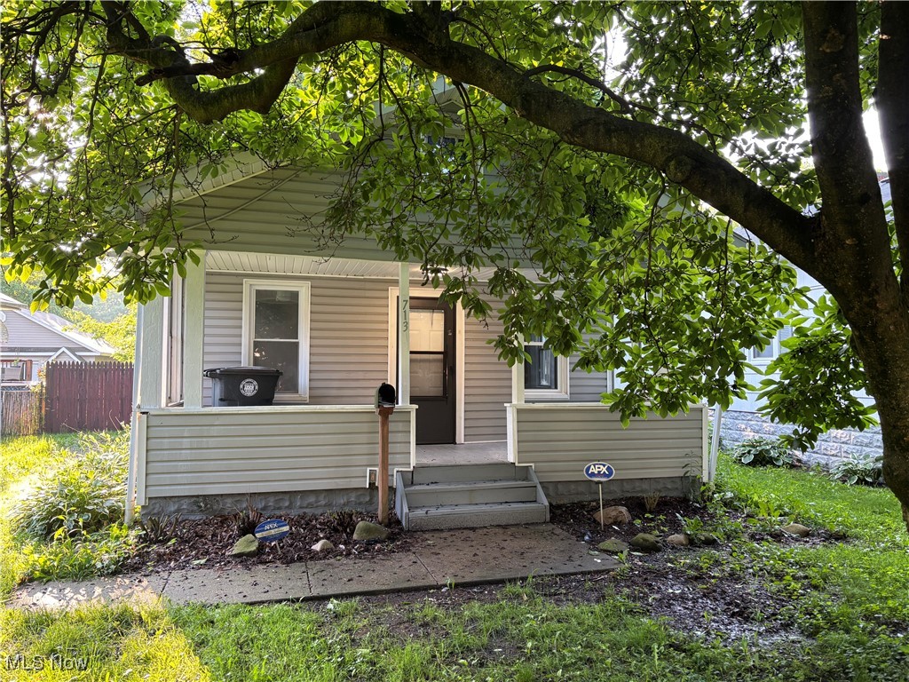 Fresh, Ready for you to move in and relax. Updated Bath and Kitchen. New Furnace and Hot Water tank. Set your appointment up now before its gone.