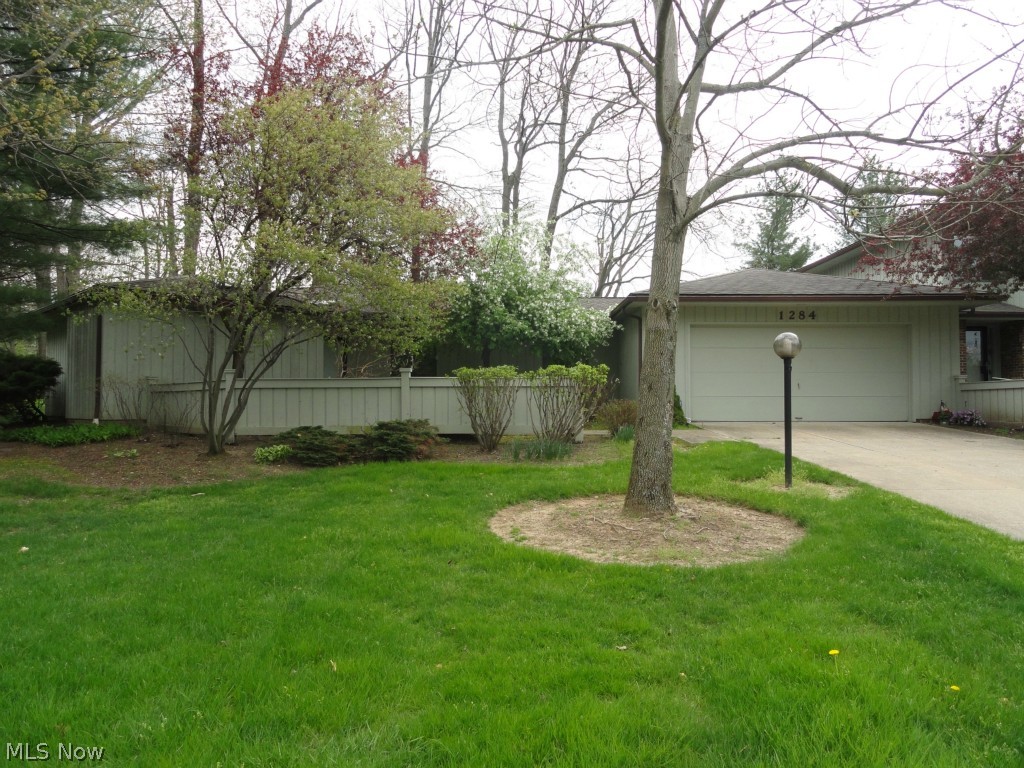 Nice ranch condo with open floor plan in "The Kames", a beautifully maintained community with swimming pool and clubhouse. End unit. Foyer entry, formal living room and dining room. Sliders to sunroom. Eat in kitchen, first floor laundry. Beautiful oak trim throughout, wet bar in dining room. Updated furnace, A/C and appliances. Washer and dryer and kitchen bench included. Close to Rt. 8 and shopping.