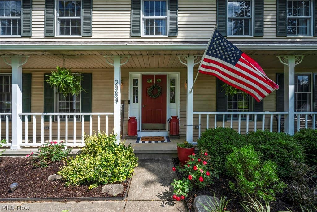 Photo of 2384 Twin Lakes Drive, Uniontown, OH 44685 (MLS # 5218919)