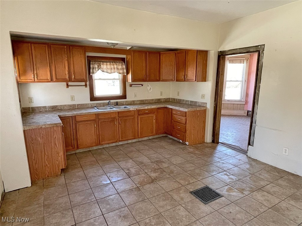 2703 Mahoning Road, Canton, Ohio image 8