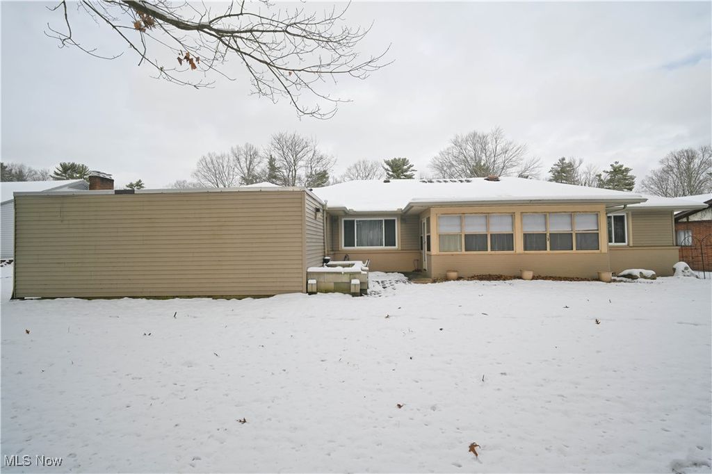 Photo of 85 Lake Shore Drive, Boardman, OH 44511 (MLS # 5175902)