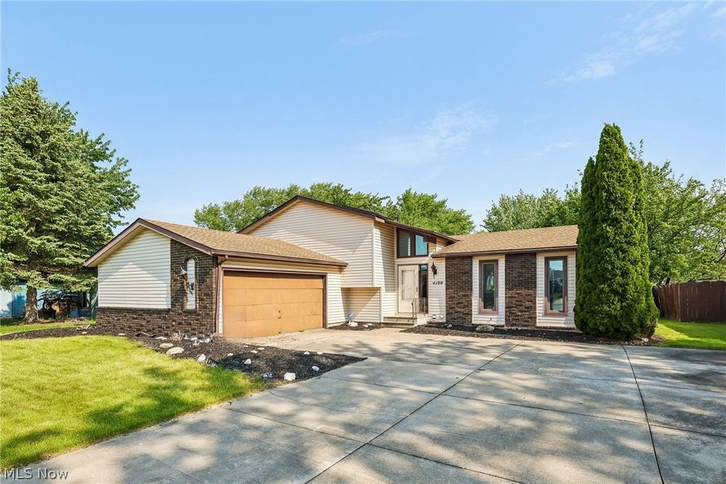Photo of 4100 Ivanhoe Drive, Lorain, OH 44053 (MLS # 5211442)