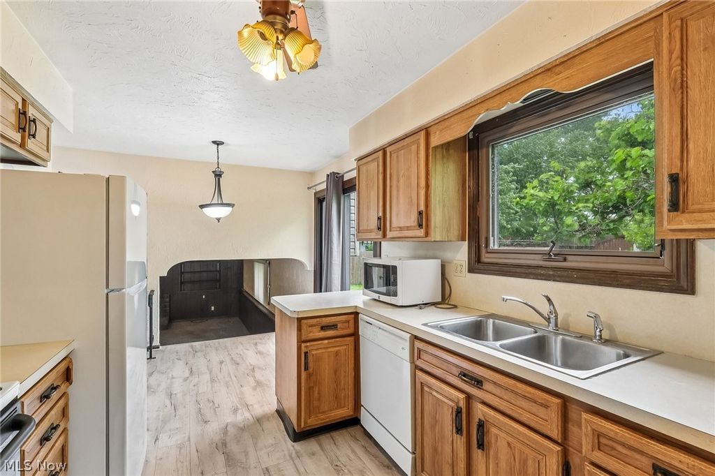 Photo of 4100 Ivanhoe Drive, Lorain, OH 44053 (MLS # 5211442)
