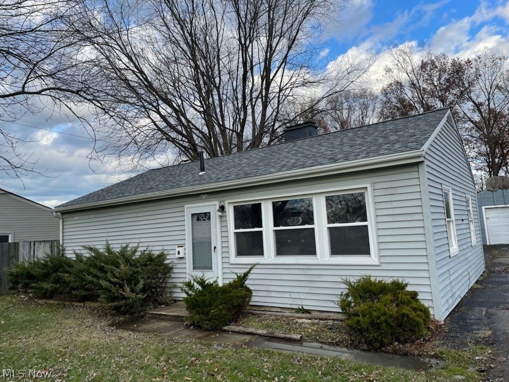 Completely updated 3 bedroom ranch. New roof, furnace, hot water tank. Large living room in the from of the home. Updated bathroom. Three bedrooms all freshly painted and brand new carpet all with plenty of closet space. Huge family room addition is perfect for entertaining, close to the kitchen and right off the dining room. Great views of the large, fully fenced back yard. Remodeled kitchen with all appliances.