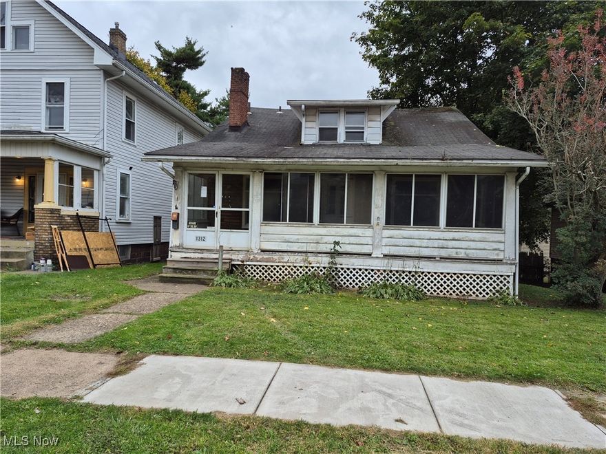 Come see this home featuring 3 bedrooms 2 full baths and a fenced in backyard. Downstairs you will find tall basement ceilings and a walkout access. Call today to schedule your private tour.