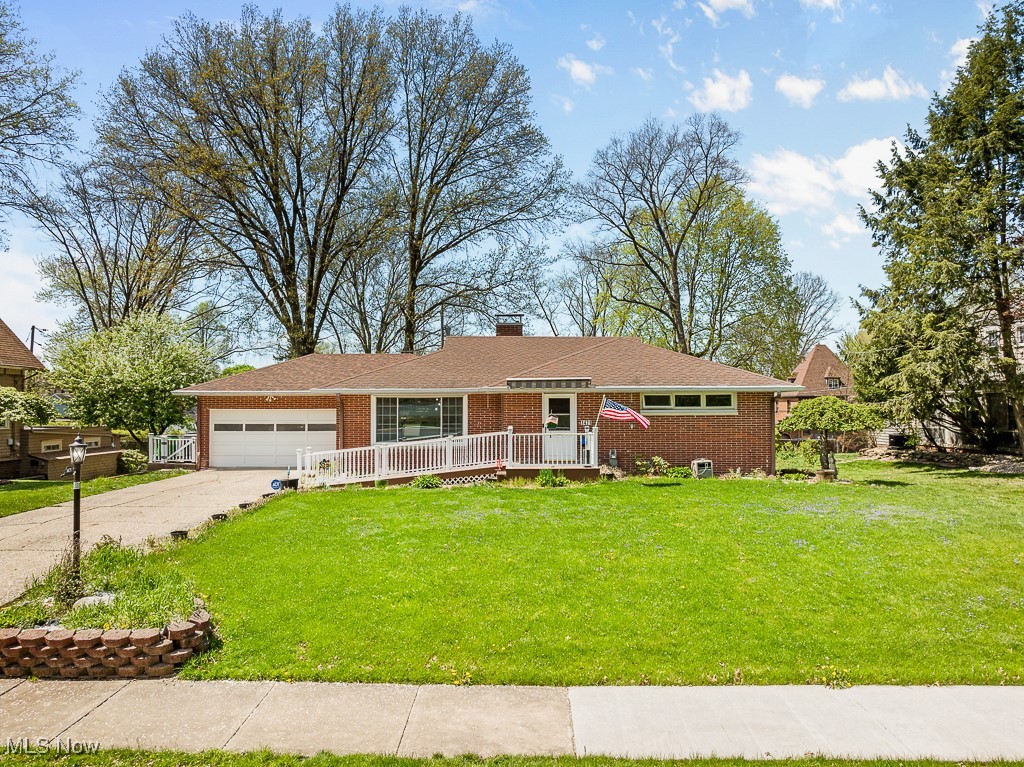 1471 Inwood Road, Alliance, Ohio image 1