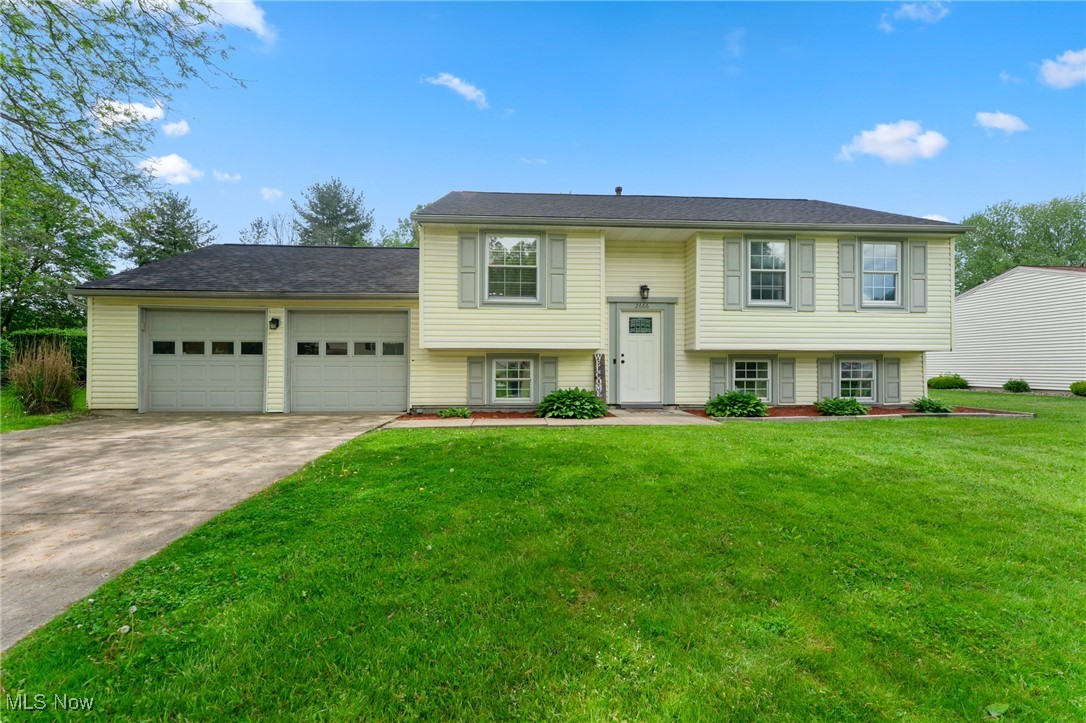 2666 Elizabeth Drive, Warren, Ohio image 1