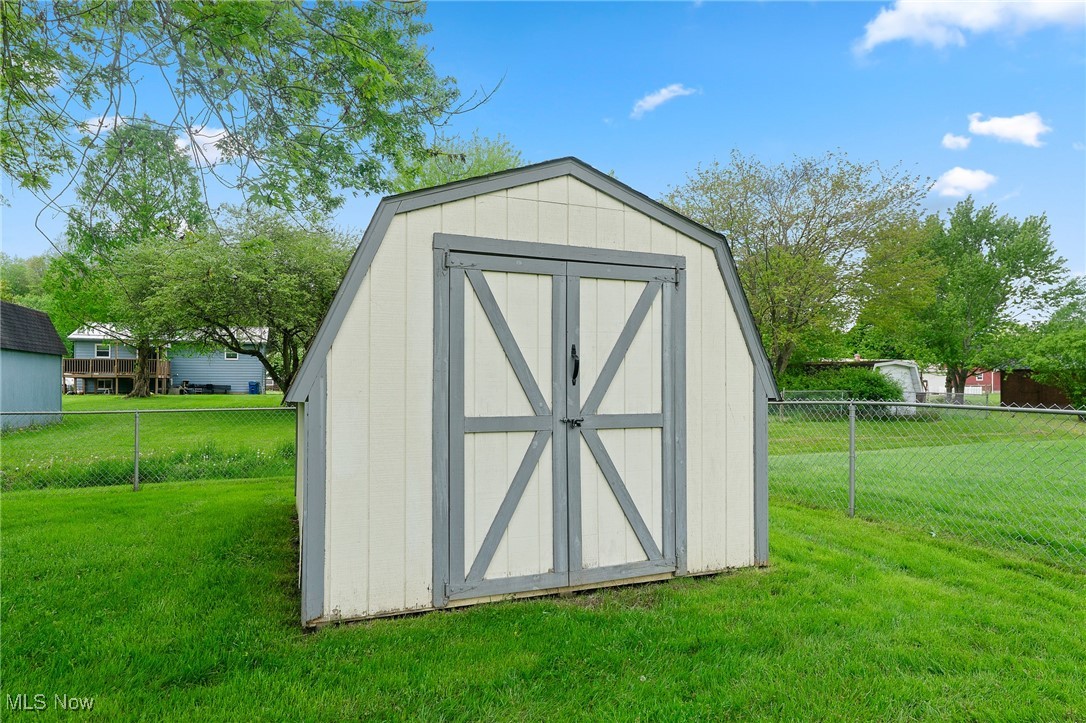 2666 Elizabeth Drive, Warren, Ohio image 17