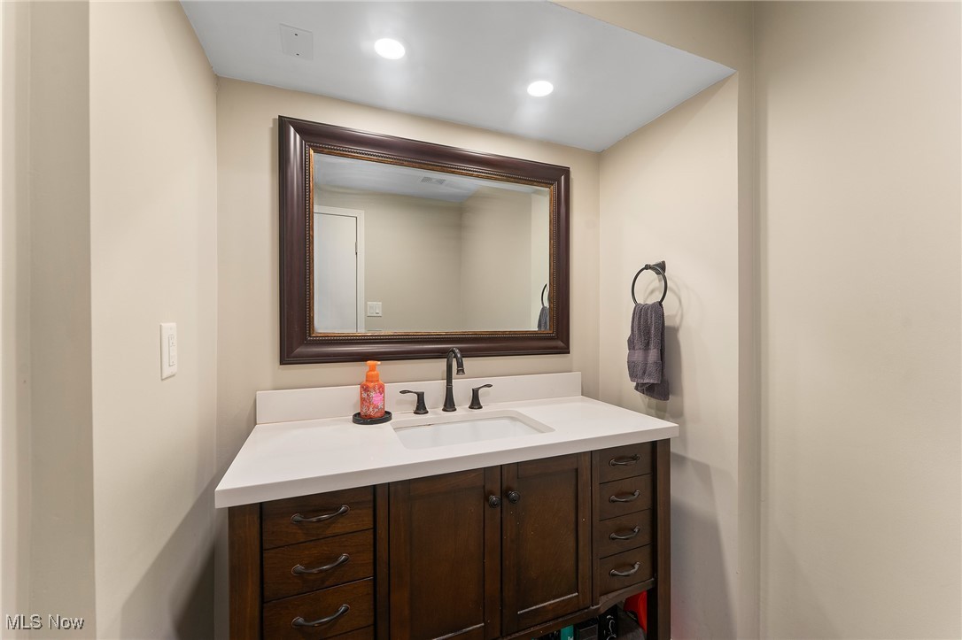 2666 Elizabeth Drive, Warren, Ohio image 16