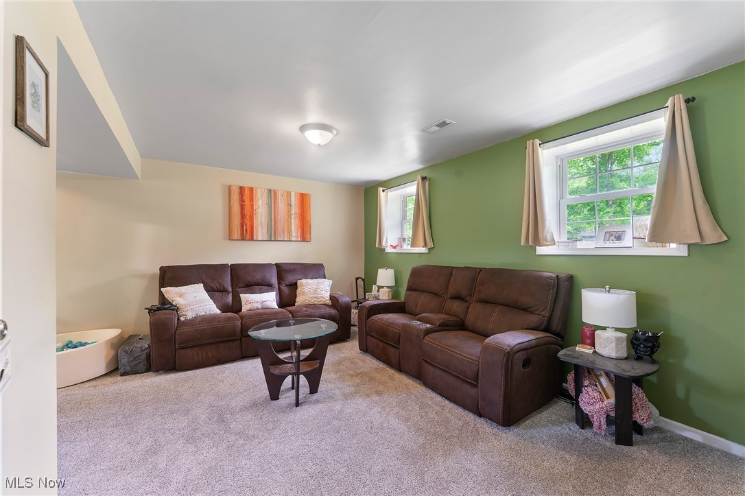 2666 Elizabeth Drive, Warren, Ohio image 13