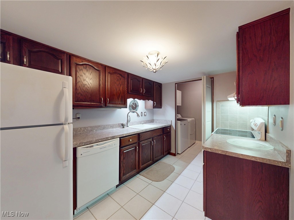 6885 Carriage Hill Drive #E67, Brecksville, Ohio image 16
