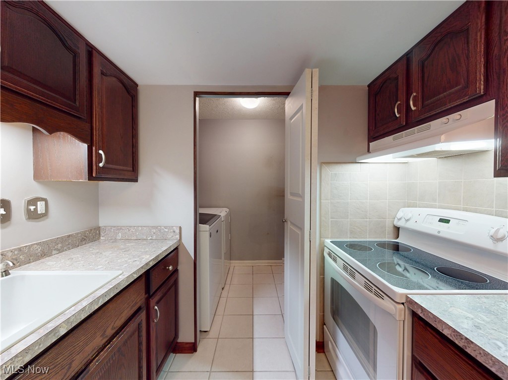 6885 Carriage Hill Drive #E67, Brecksville, Ohio image 14