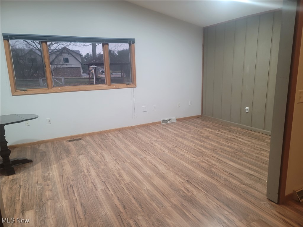 Akron, Ohio 44333, United States, 4 Bedrooms Bedrooms, ,1 BathroomBathrooms,Residential,Pending,16540