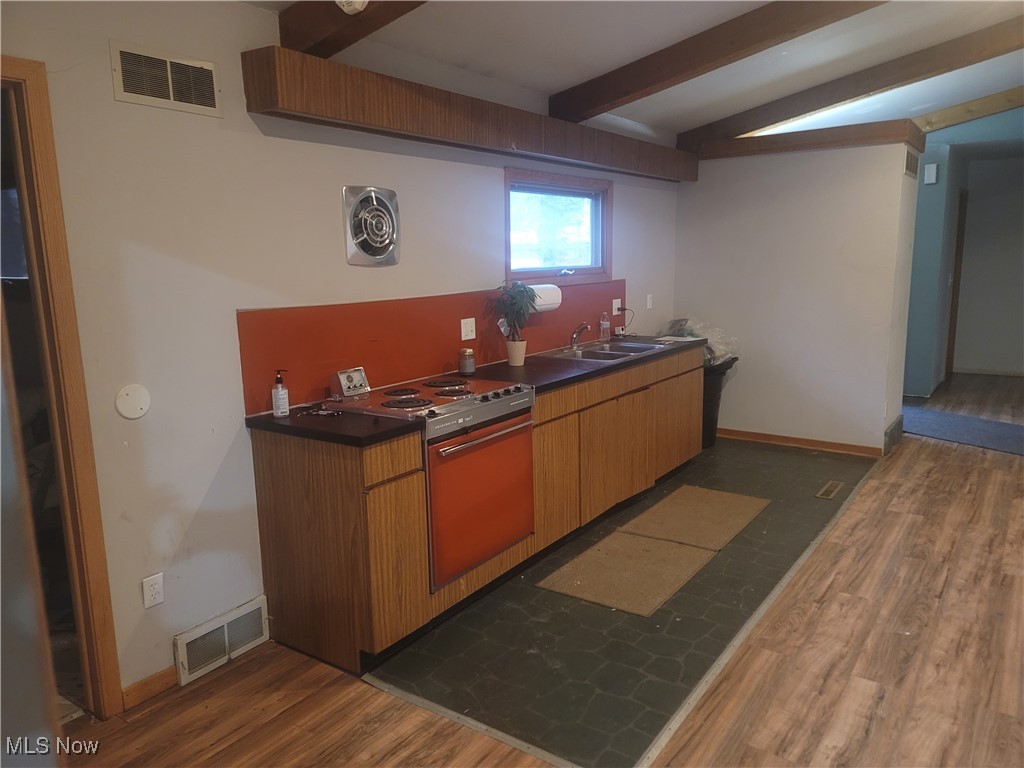 Akron, Ohio 44333, United States, 4 Bedrooms Bedrooms, ,1 BathroomBathrooms,Residential,Pending,16540