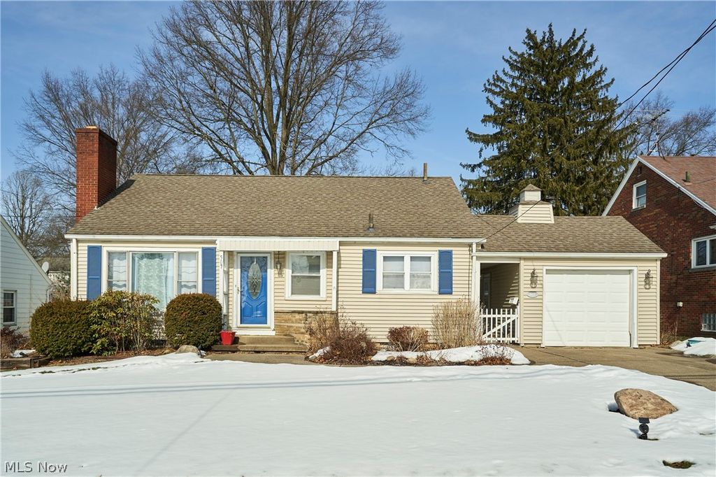Photo of 507 E Ford Avenue, Barberton, OH 44203 (MLS # 5187789)