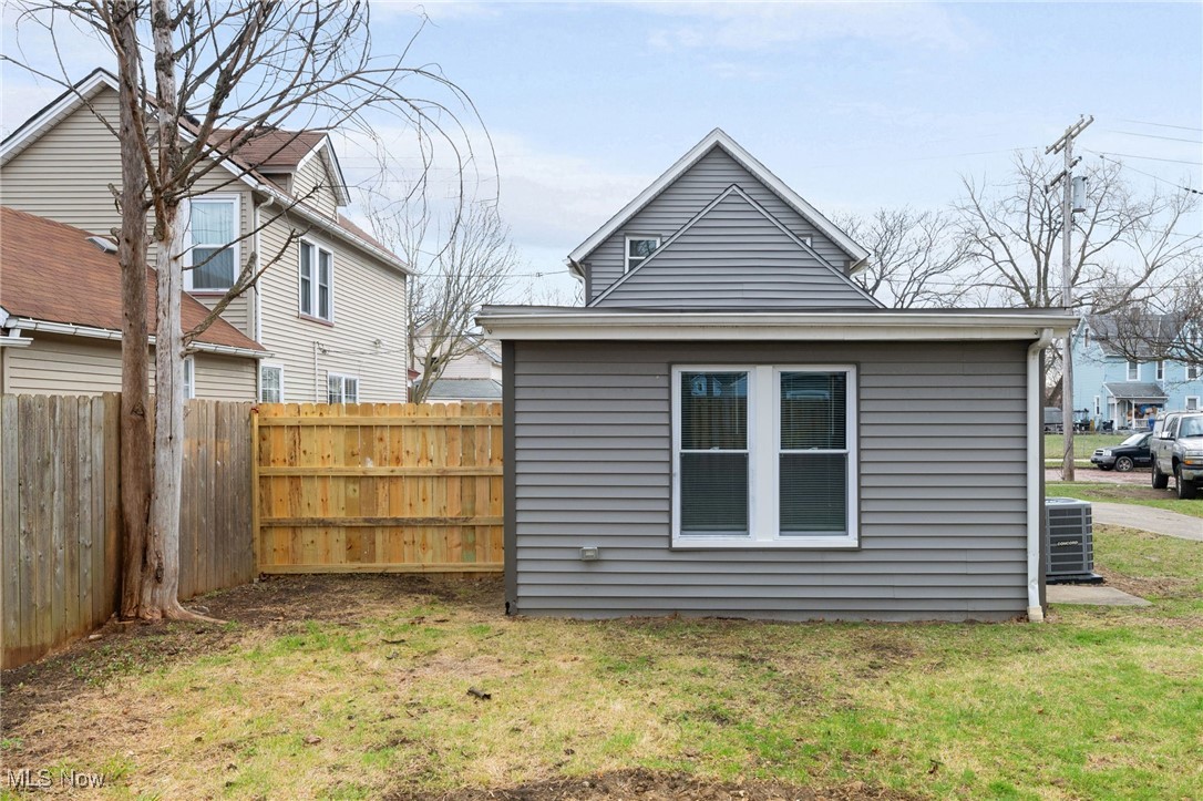 2324 W 38th Street, Cleveland, Ohio image 24