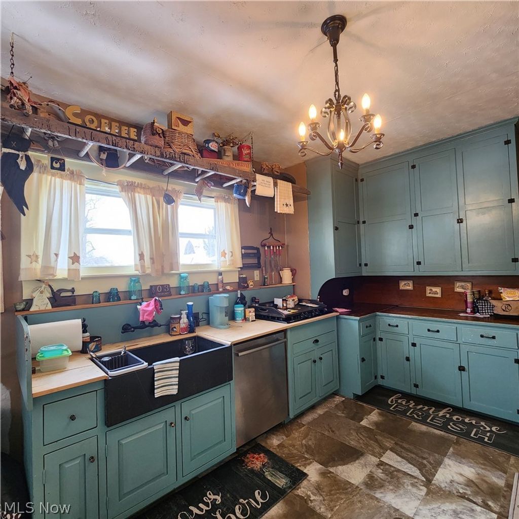 Photo of 519 Taylor Avenue, Cambridge, OH 43725 (MLS # 5186025)