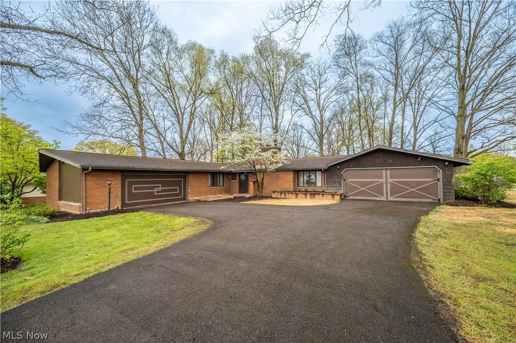 Photo of 1019 Park Circle, Girard, OH 44420 (MLS # 5207113)