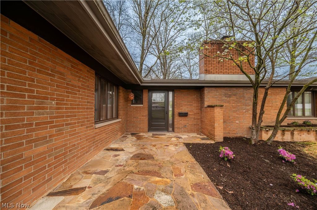 Photo of 1019 Park Circle, Girard, OH 44420 (MLS # 5207113)