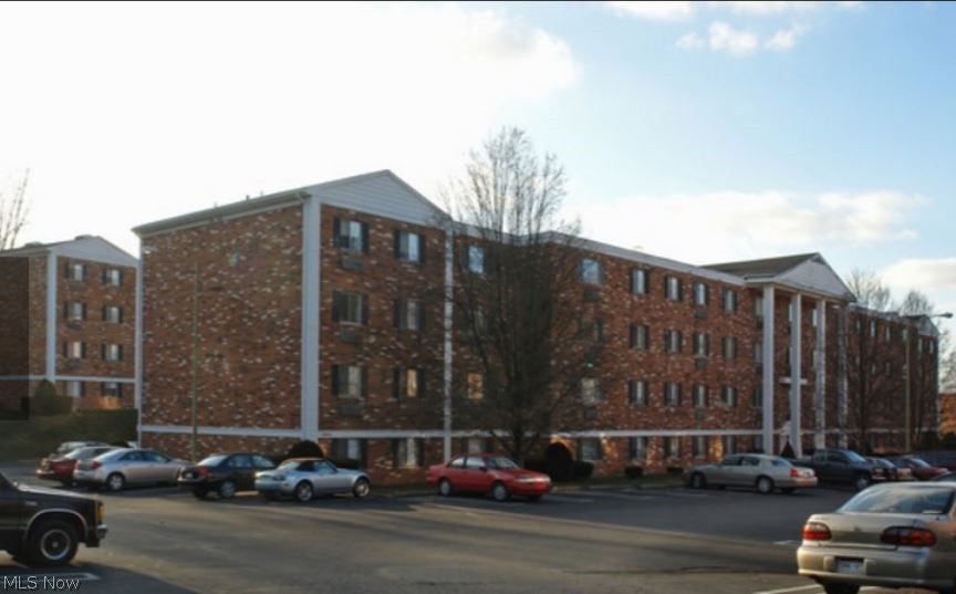This is the premier apartment complex in the Mid-Ohio Valley. One of a kind!